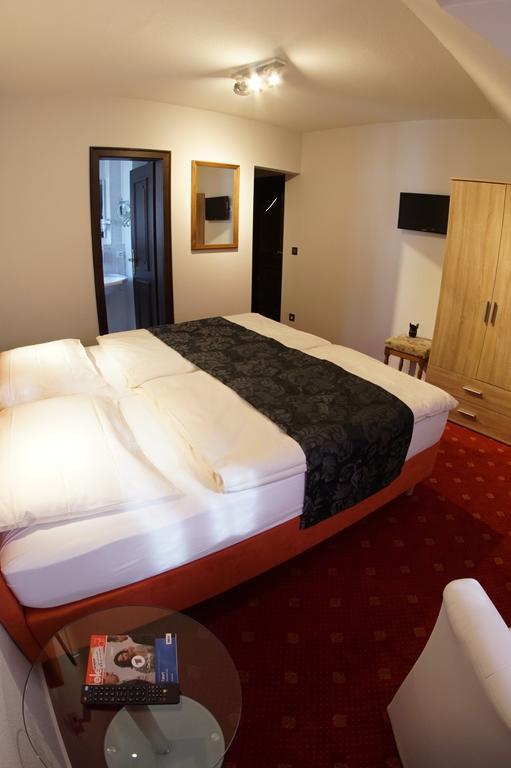 Hotel Zur Post Bernkastel-Kues Oda fotoğraf